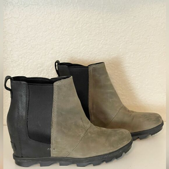 Sorel Women’s Joan of Arctic Wedge Chelsea bootie II in olive and black 9.5 - Picture 4 of 12